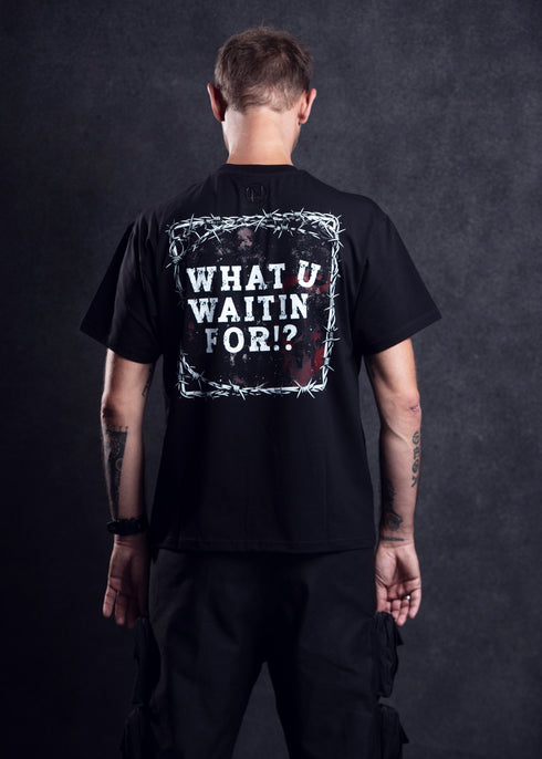 OVERSIZE TRIČKO MERCH – GOLPE × NØIRTEK „WHAT U WAITIN FOR!?”