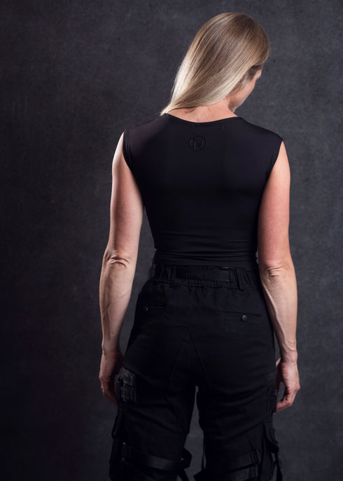 DÁMSKÝ CROP TOP – GOLPE × NØIRTEK