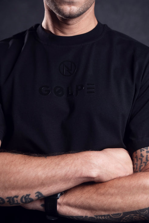 OVERSIZE TRIČKO MERCH – GOLPE × NØIRTEK „WHAT U WAITIN FOR!?”